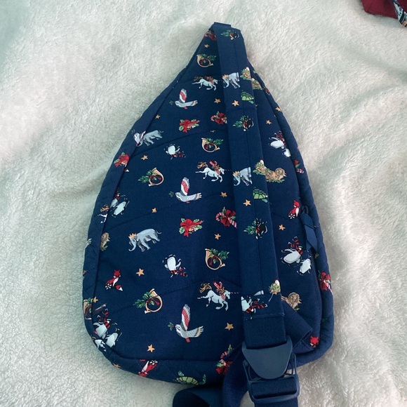 ❄️🆕💙Vera Bradley Sling Backpack “Snow Globe Motifs” - Picture 2 of 9